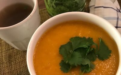 Morotssoppa med ingefära och grönkålspesto