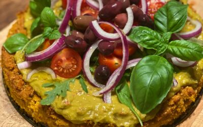 Sötpotatispaj med guacamole och tomater